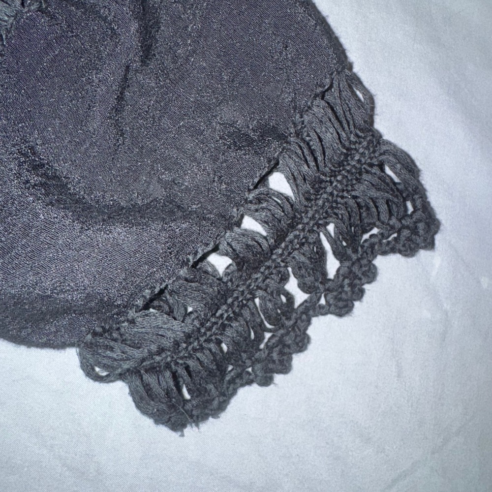 Black Crochet Lace V-Neck Boho Goth Sharkbite Blouse Small - Picture 4 of 5